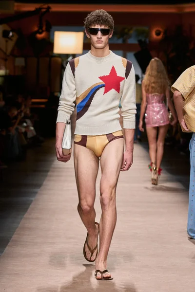 Look 37